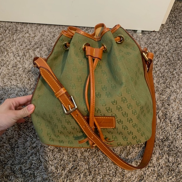 Dooney & Bourke Signature Logo Bucket Bag Green - Picture 2 of 8